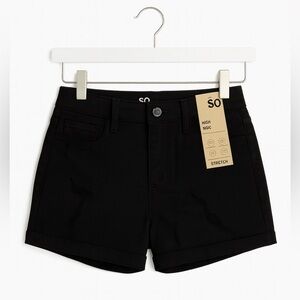 SO NWT junior’s size 1 black curvy denim midi rolled short. 25” waist, 4" Inseam